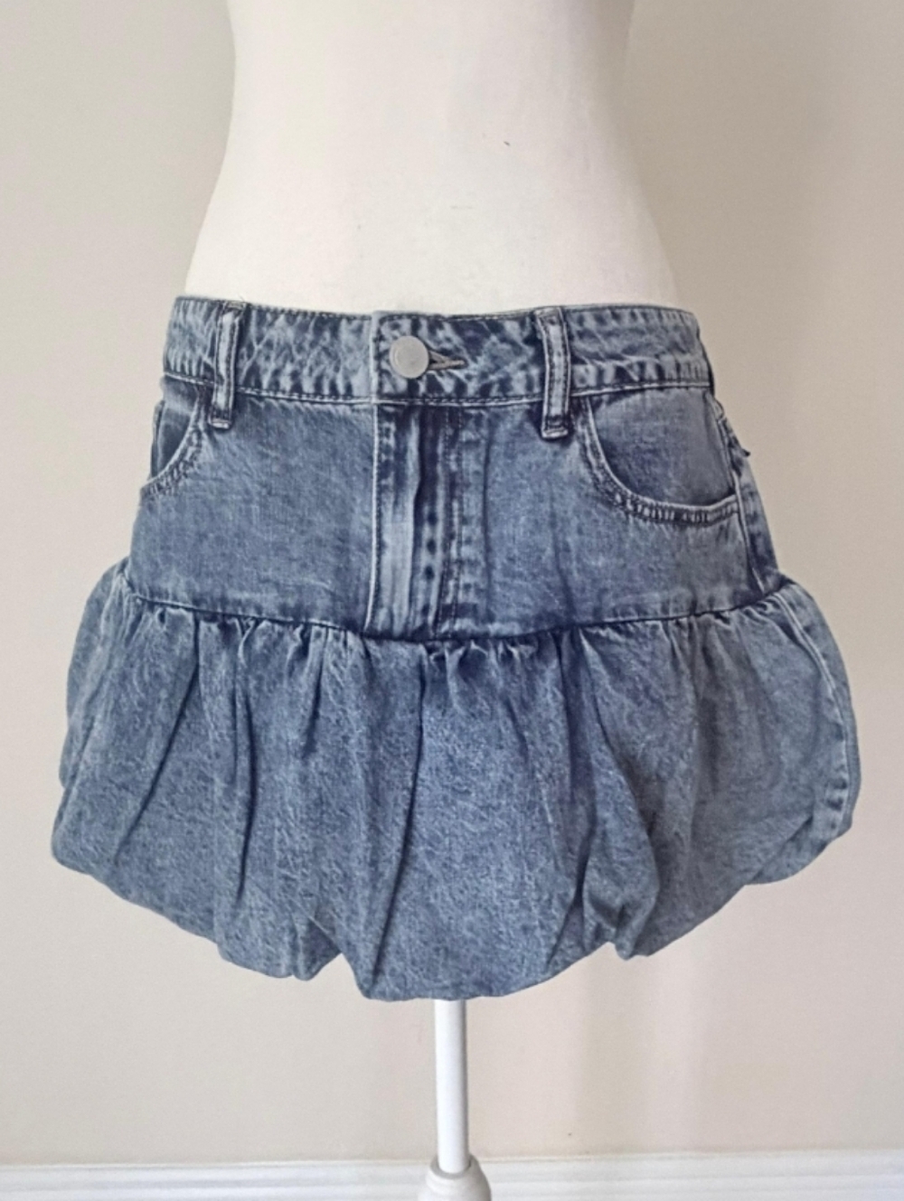 NWT Blank NYC Bubble Hem Denim Mini Skirt Y2K Acid Wash